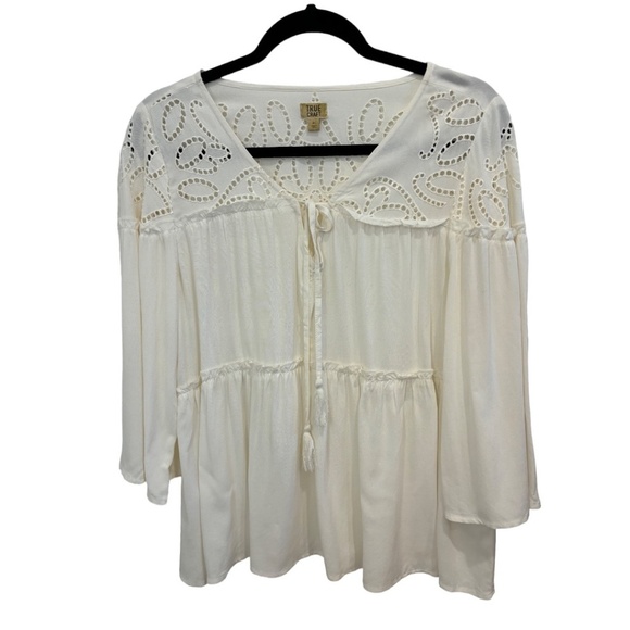 True Craft XL Ivory BoHo Style Tiered Long Bell Sleeve Eyelet V-Neck Top NWOT - Picture 1 of 4